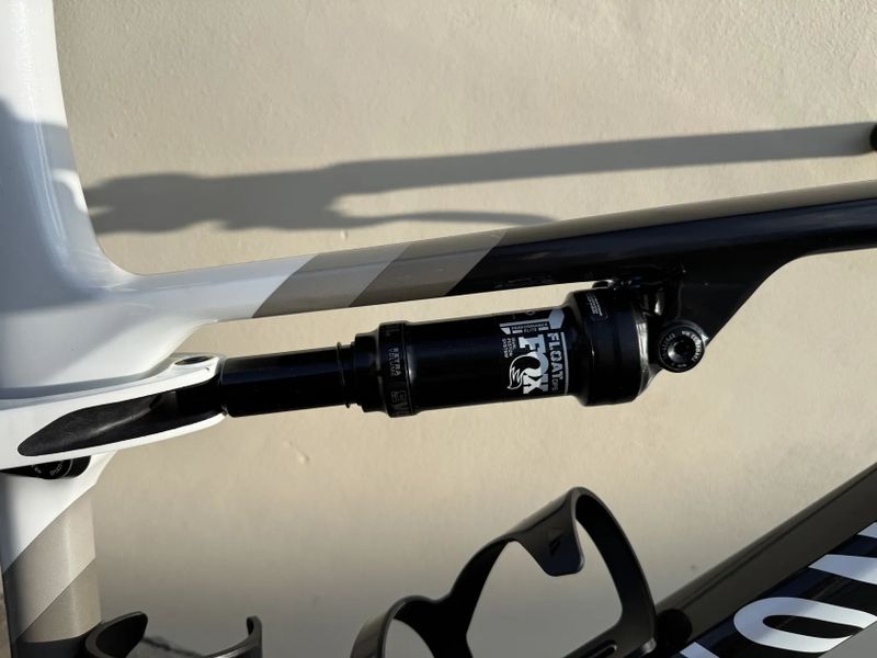 Na prodej: Canyon Lux World Cup CF 6, velikost L – závodní XC karbonka