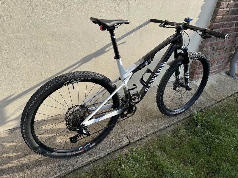 Na prodej: Canyon Lux World Cup CF 6, velikost L – závodní XC karbonka