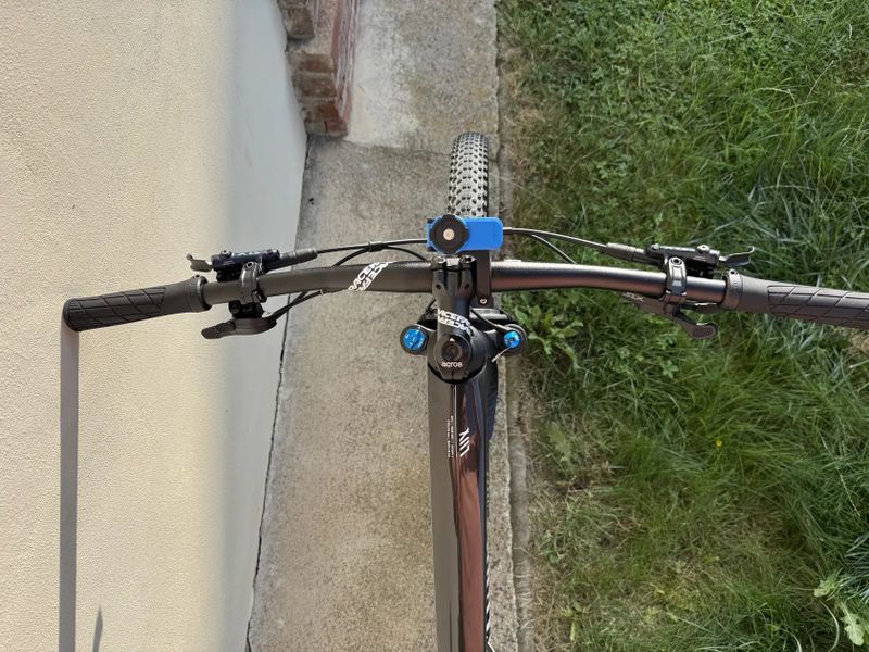 Na prodej: Canyon Lux World Cup CF 6, velikost L – závodní XC karbonka