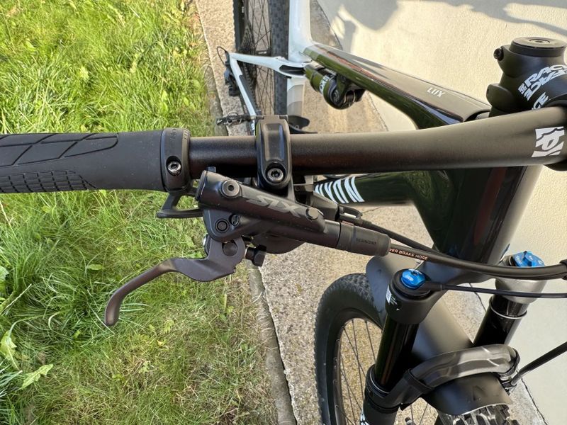 Na prodej: Canyon Lux World Cup CF 6, velikost L – závodní XC karbonka