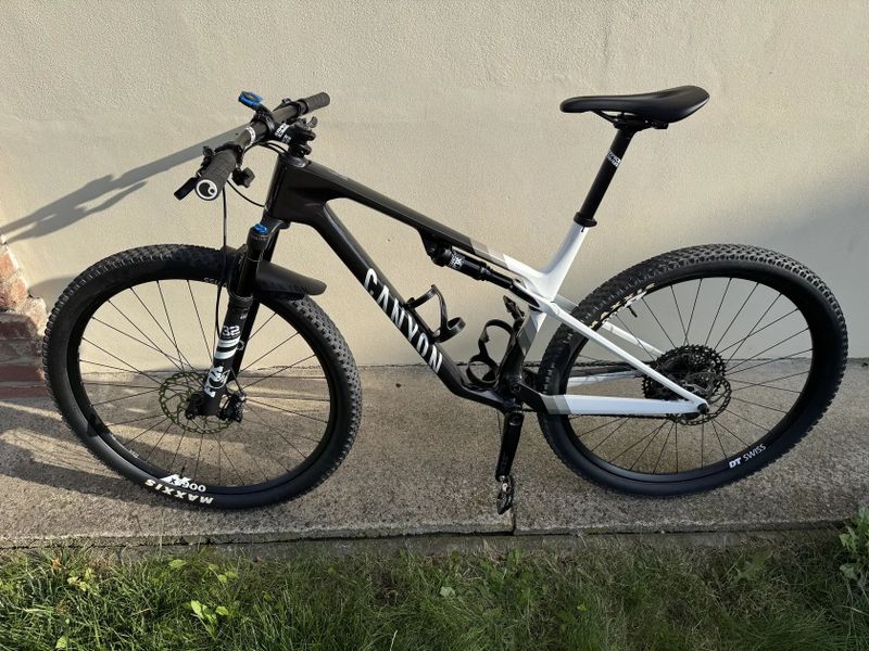 Na prodej: Canyon Lux World Cup CF 6, velikost L – závodní XC karbonka