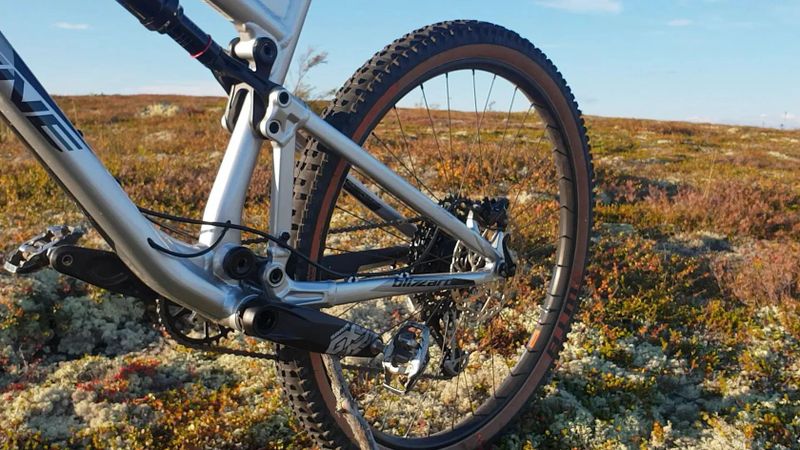 Rock Machine BLIZZARD TRL 90‑29, rám XL – minimálně jeté
