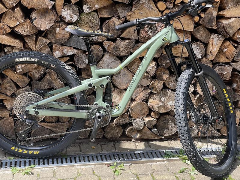 Scott Ransom 600, dětské celopéro s 26 palcovými koly, mozno i jako 24