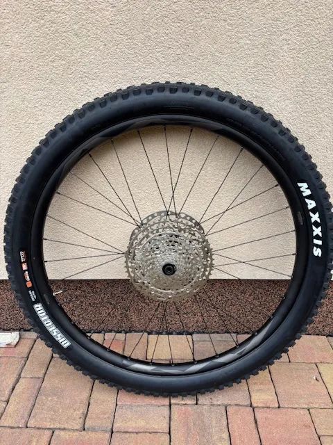 nejetá kola Giant AM30, 29", 30mm