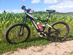 Celoodpružené kolo KTM Macina Lycan 275