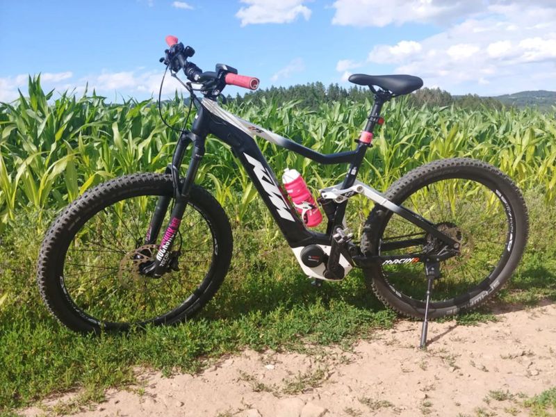 Celoodpružené kolo KTM Macina Lycan 275