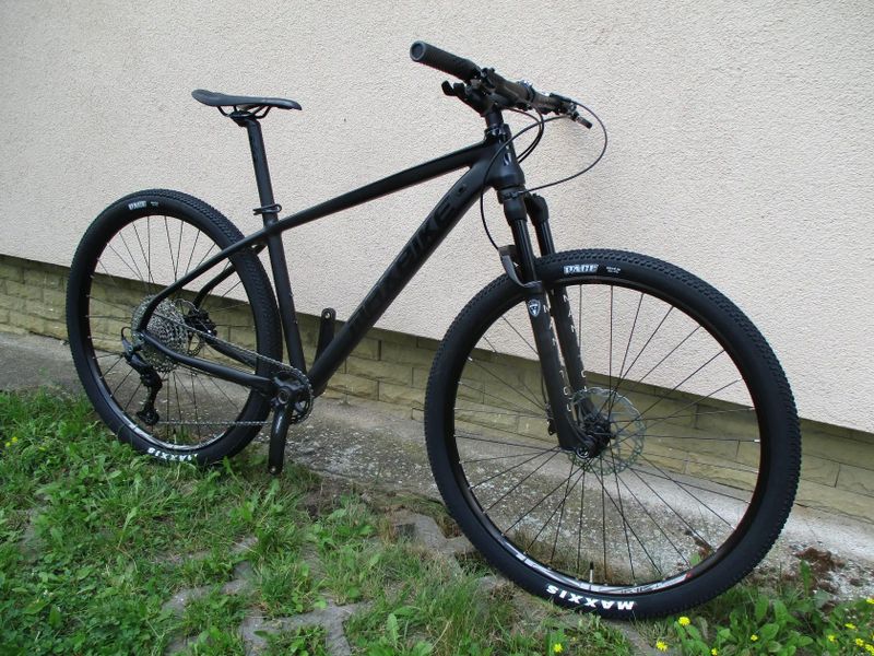 Nové 29" kolo na rámu Maxbike M909 17", vzduch. vidlice Manitou Markhor, Deore 1x12, pevné osy
