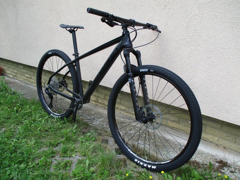 Nové 29" kolo na rámu Maxbike M909 17", vzduch. vidlice Manitou Markhor, Deore 1x12, pevné osy