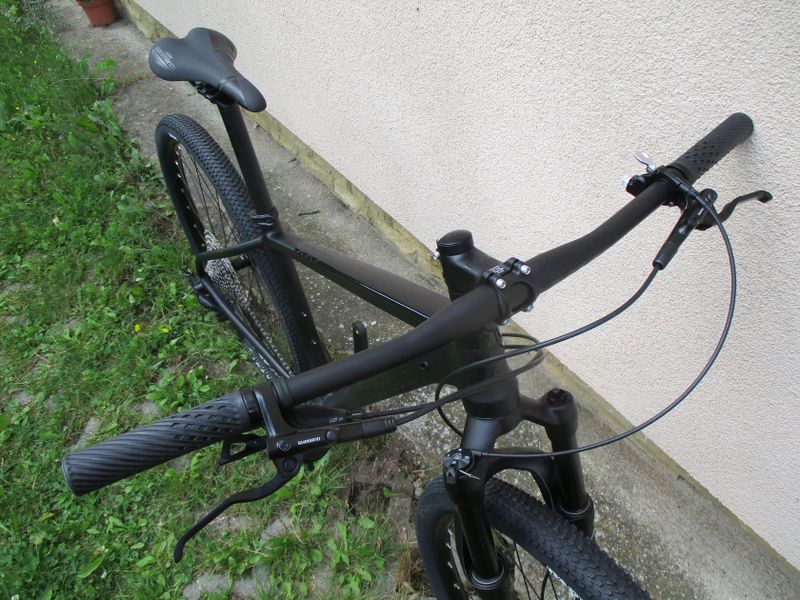 Nové 29" kolo na rámu Maxbike M909 17", vzduch. vidlice Manitou Markhor, Deore 1x12, pevné osy