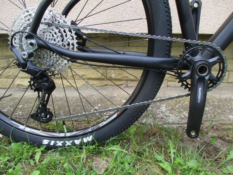 Nové 29" kolo na rámu Maxbike M909 17", vzduch. vidlice Manitou Markhor, Deore 1x12, pevné osy