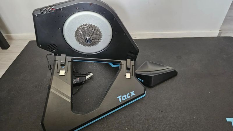 Tacx 2T Neo + motion plates + kazeta shimano 105 