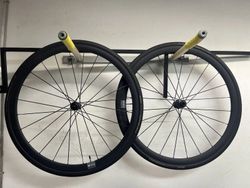 DT Swiss E 1800 Spline DB 32, set přední + zadní, pláště Continental Gatorskin Kevlar 700x28c