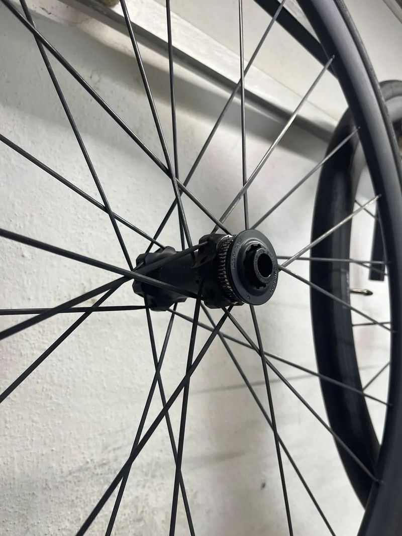 DT Swiss E 1800 Spline DB 32, set přední + zadní, pláště Continental Gatorskin Kevlar 700x28c