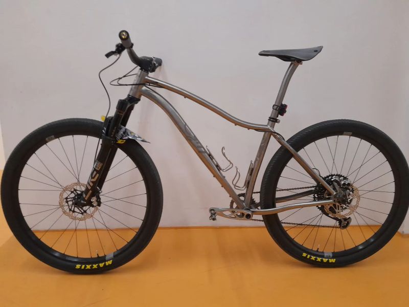 Custom titanový adventure bike WhyCycles Wayward 2