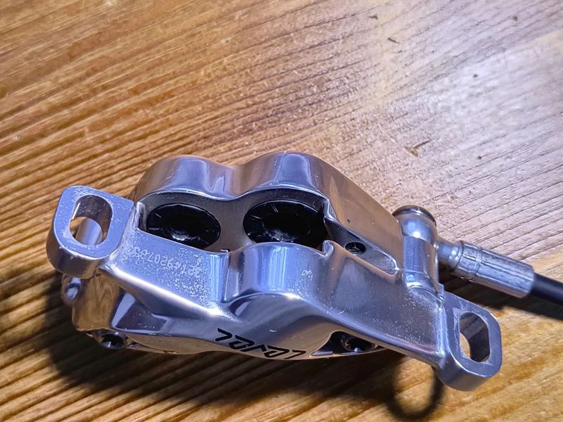 SRAM Level Ultimate Stealth 4P