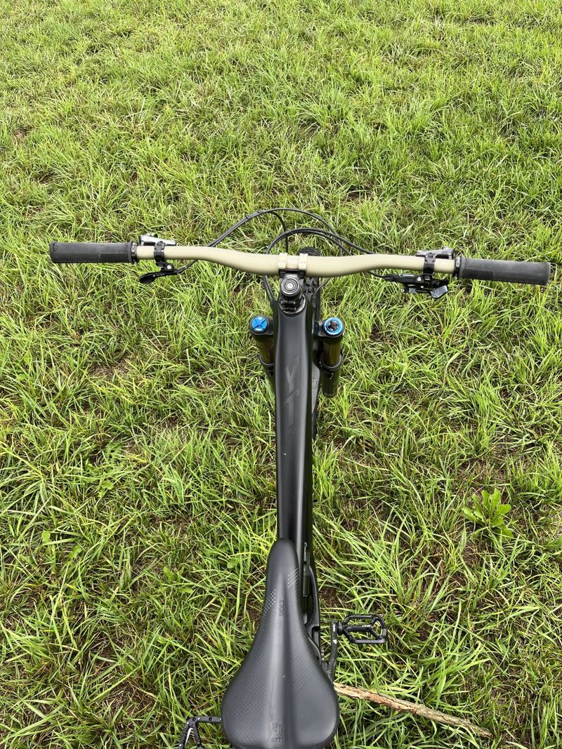YT capra core 4