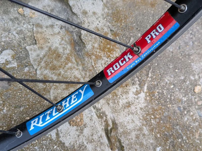 zapletená kola 26" na V brzdy
