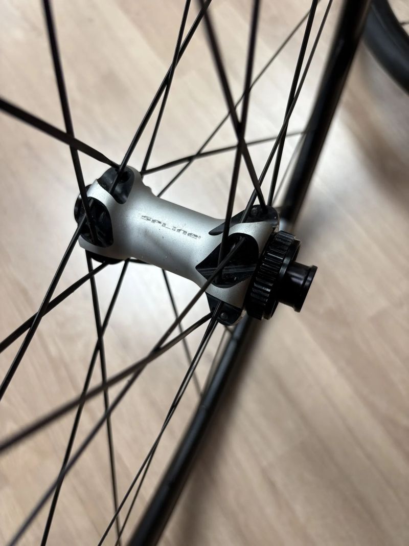 DT Swiss PR1600 Spline 23 DB + Conti GP5000
