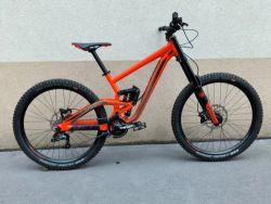 SCOTT Gambler 730 2019, vel. S/M, zdvihy 200 mm, TOP STAV
