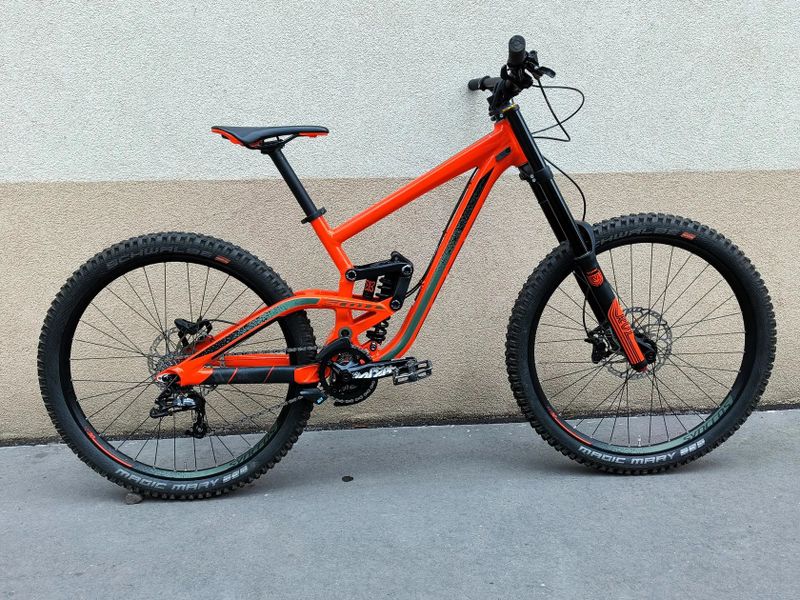 SCOTT Gambler 730 2019, vel. S/M, zdvihy 200 mm, TOP STAV