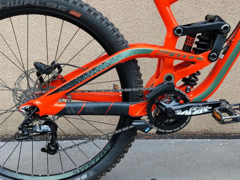 SCOTT Gambler 730 2019, vel. S/M, zdvihy 200 mm, TOP STAV