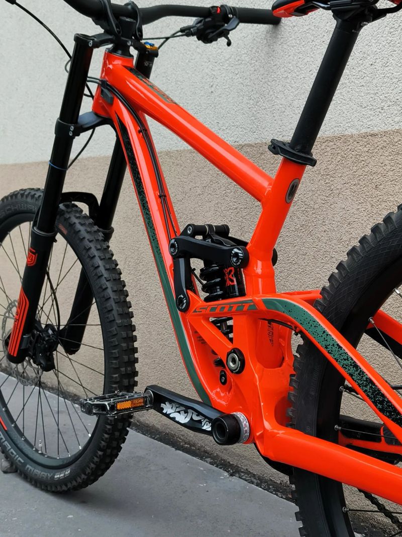 SCOTT Gambler 730 2019, vel. S/M, zdvihy 200 mm, TOP STAV