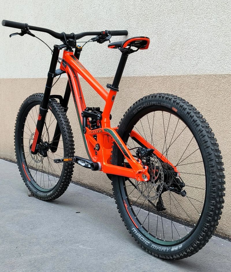 SCOTT Gambler 730 2019, vel. S/M, zdvihy 200 mm, TOP STAV