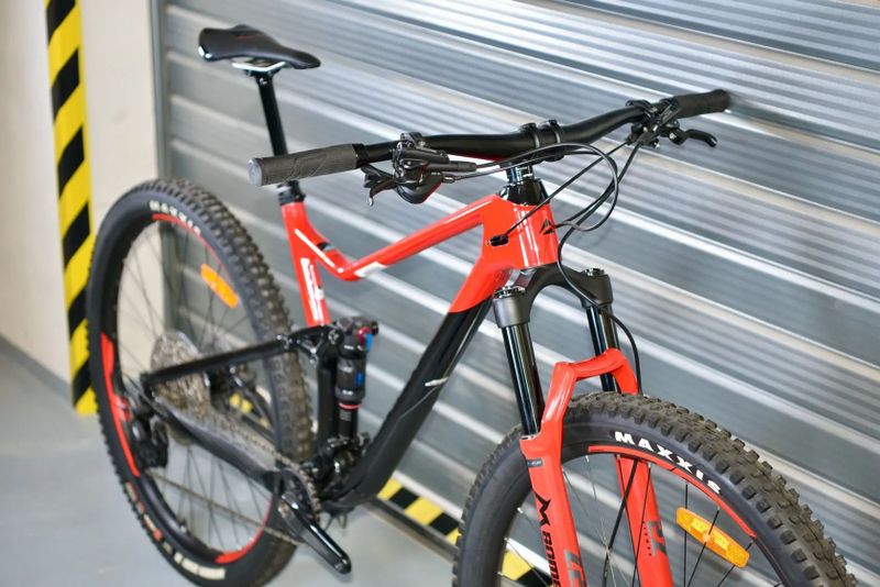 MERIDA One-Twenty 3000 Black/Glossy Race Red