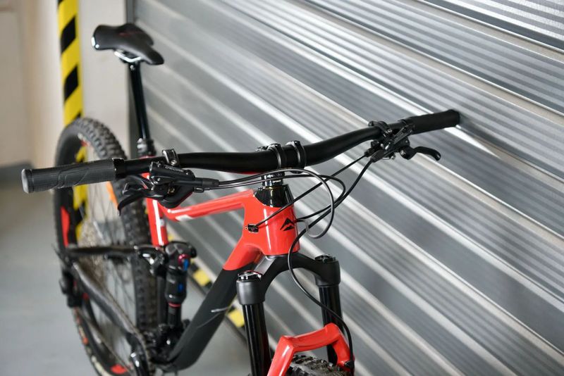 MERIDA One-Twenty 3000 Black/Glossy Race Red