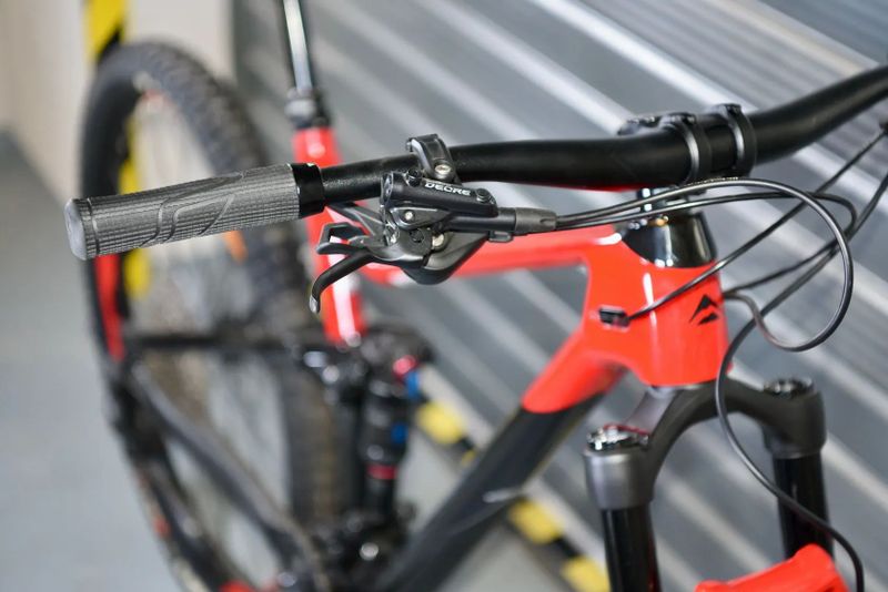 MERIDA One-Twenty 3000 Black/Glossy Race Red