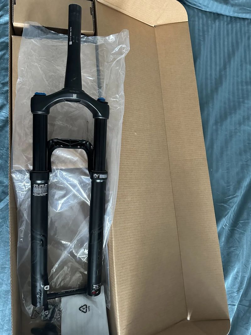 FOX 32 Float Rhythm Grip 3-Modes / Kabolt 15x110mm axle / 44mm offset / tapered steerer / 120mm