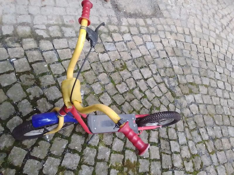 Dětská koloběžka s ruční brzdou