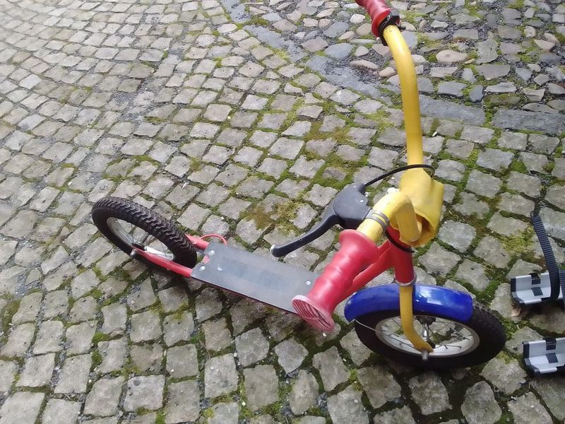 Dětská koloběžka s ruční brzdou