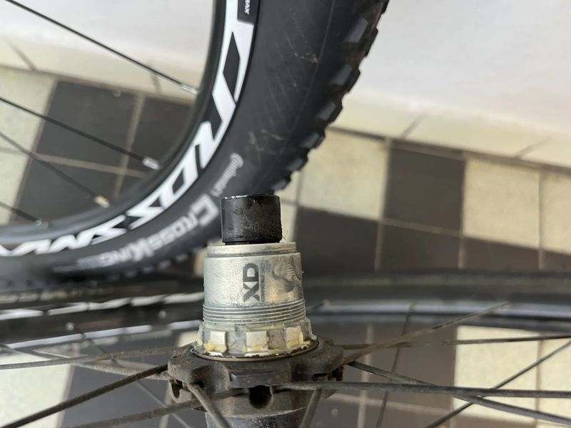 Zapletena kola mavic crossmax boost