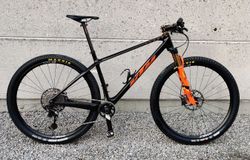 Rám KTM včetně vidlice FOX