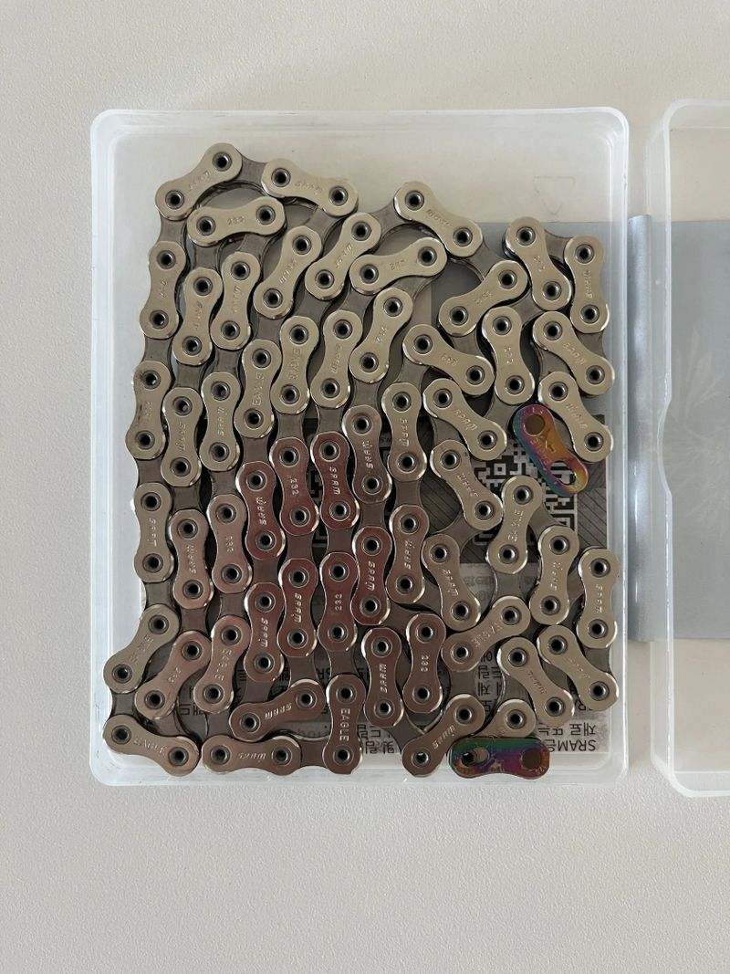1x řetěz SRAM X01, 2x SRAM GX - najeto do 500 km (uvedená cena je za vše včetně kurýra)