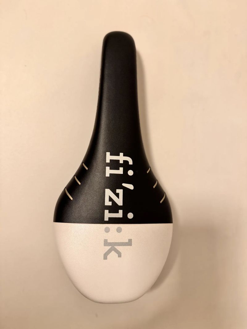 Fizik Tundra M3 s karbonovými ližinami