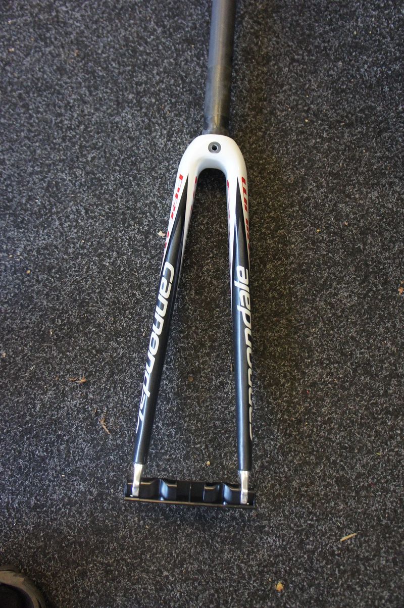 Silniční Cannondale celokarbon