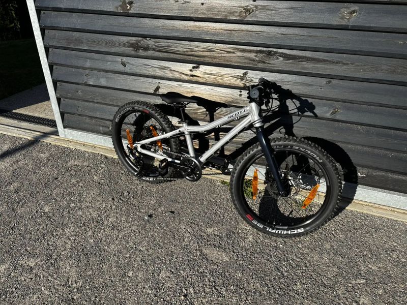 Dětské horské kolo SCOTT Scale RC 200