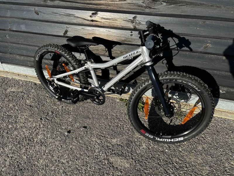 Dětské horské kolo SCOTT Scale RC 200