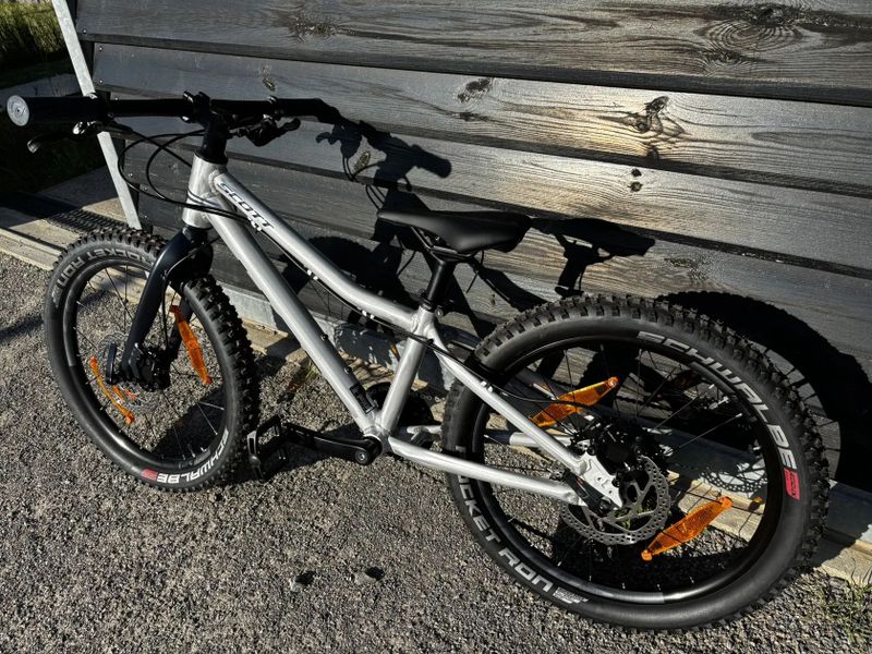 Dětské horské kolo SCOTT Scale RC 200