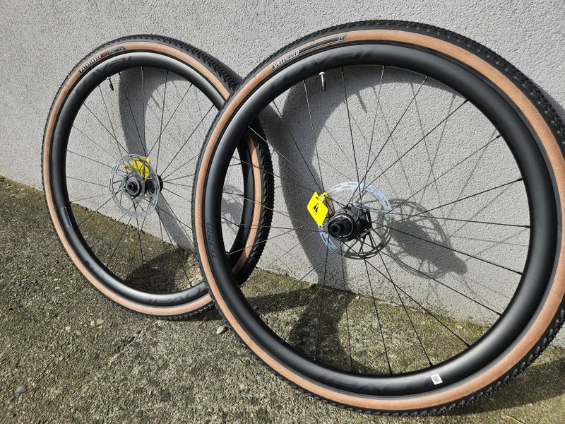 Gravel/ cyklokros Roval Terra C zapletená kola