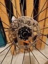 Prodám sadu kol DT swiss p1800 spline, kazeta, kotouče, pláště - VŠE NEJETÉ