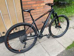 Karbonové horské kolo, hardtail Cube REACTION C:62 Race, model 2019.