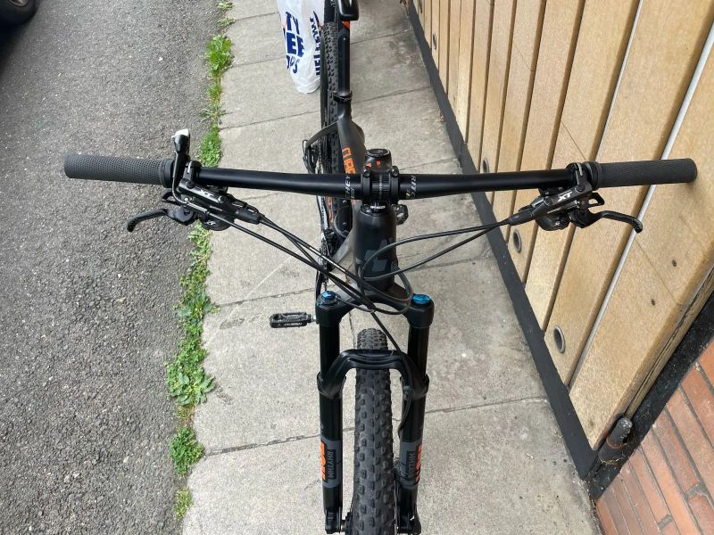 Karbonové horské kolo, hardtail Cube REACTION C:62 Race, model 2019.