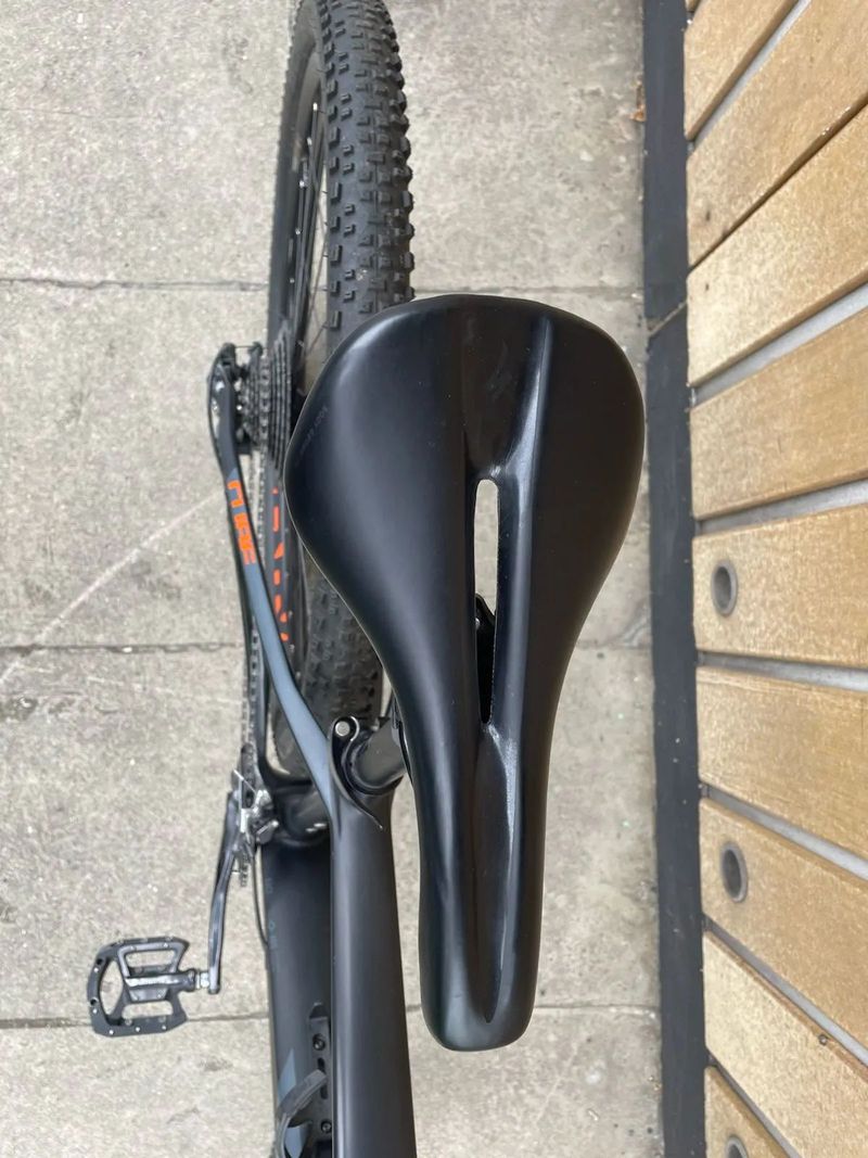Karbonové horské kolo, hardtail Cube REACTION C:62 Race, model 2019.