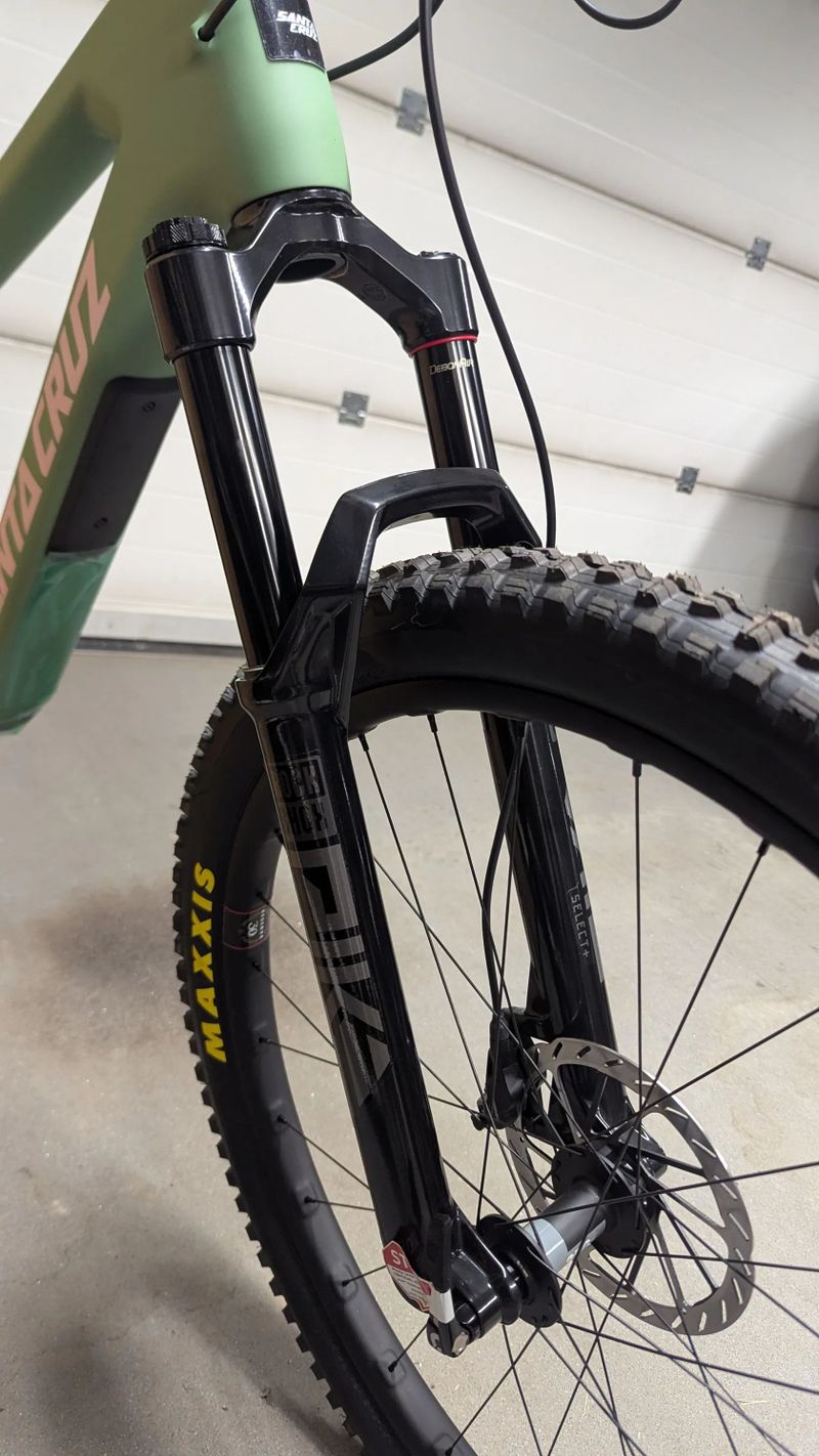 RockShox Pike Select+ 29", 140 mm, Charger 3 RC2 – nejetá, sundaná z nového kola