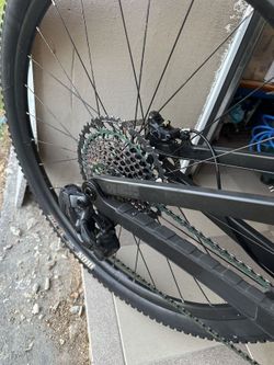 Celoodpružené horské kolo Trek Top Fuel 9.8 XT - matte raw carbon, vel. M, 2023