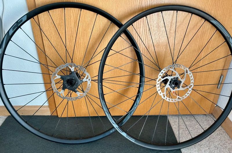 Nový představec Newmen SL Evo + Nová Race Face Next Carbon řídítka 