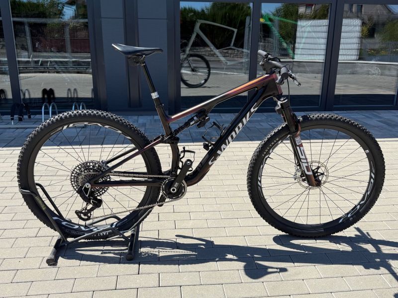 S-WORKS Epic 8 vel.L Flight Attendant pěkný stav možný odpočet DPH na firmu